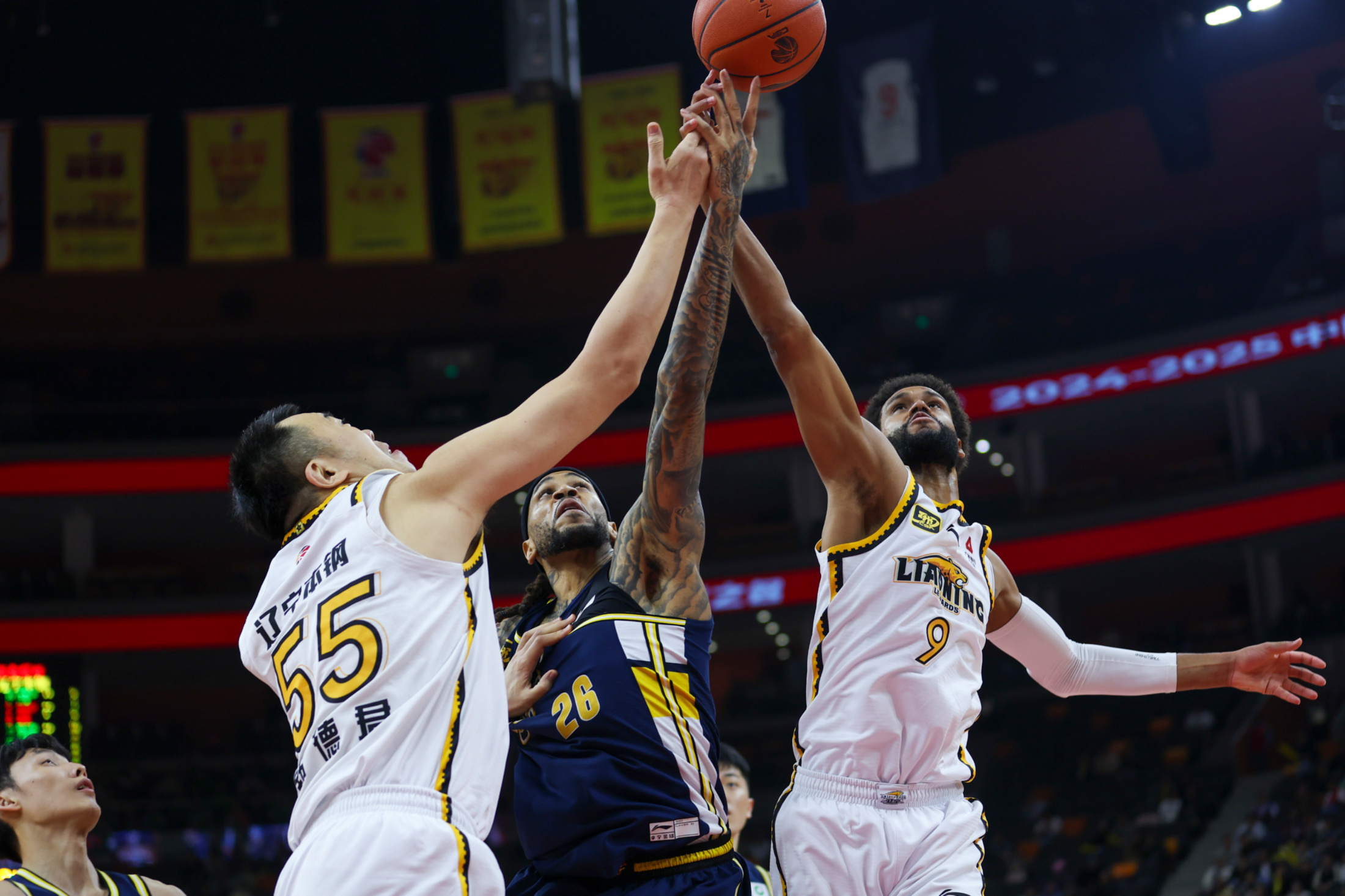 开云体育下载-广东宏远vs美国肯塔基传奇队回放