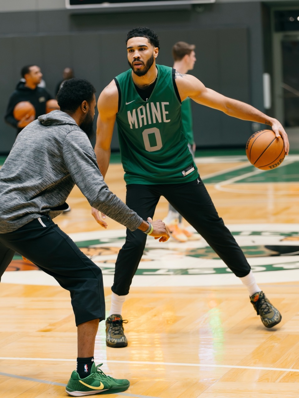 这也行？塔图姆在公牛比赛中突破纪录转会期费耶诺德再遭质疑，克里夫兰骑士防线松动备战足总杯